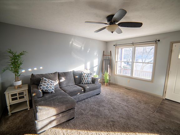 2nd image of 322 W Blackfoot Dr