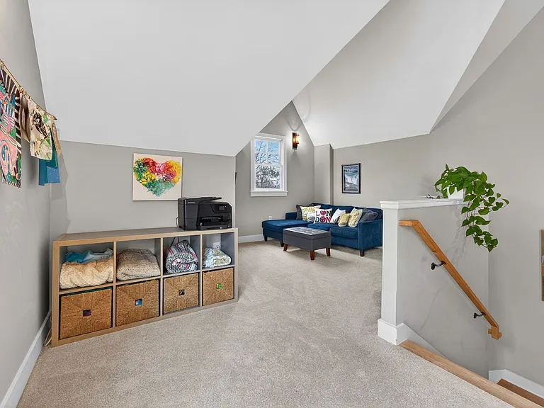 605 W End Cir — Photo 24