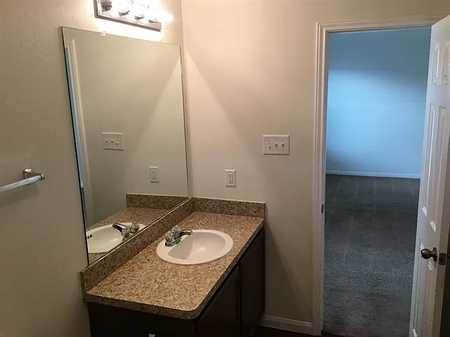 22371 Queenbury Hills Dr — Photo 6
