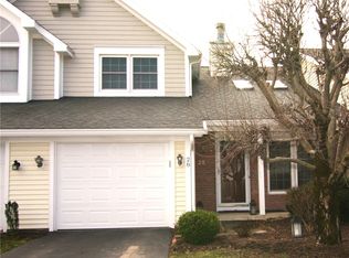 28 Great Meadow Cir, Rochester, NY 14623