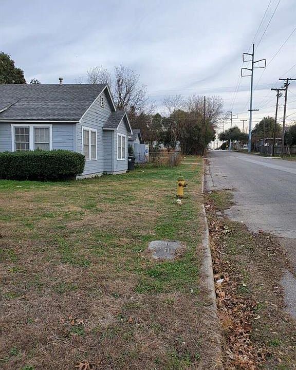2nd image of 2620 Maple Ave