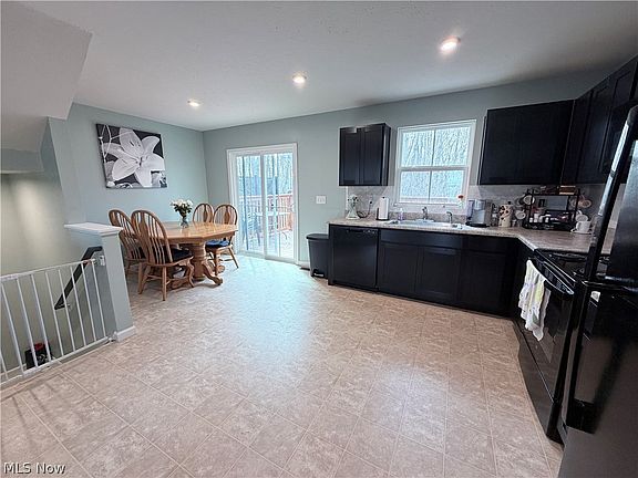 3rd image of 177 Raintree Ln