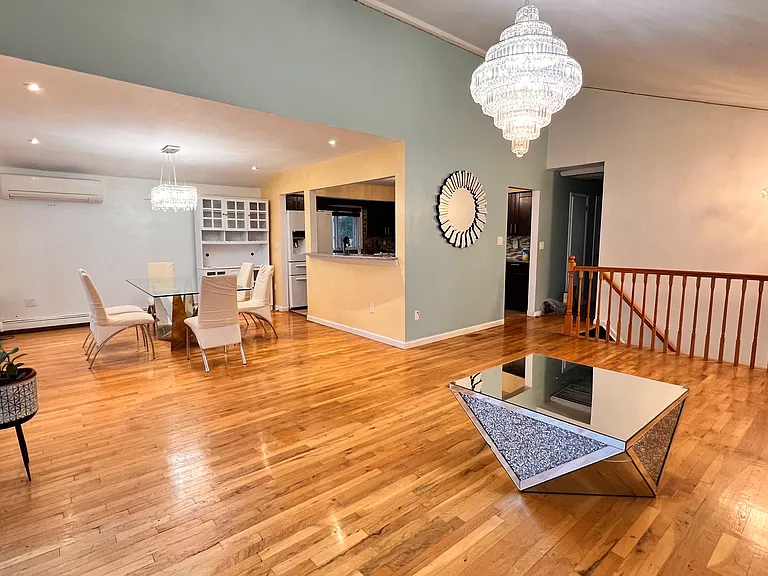 445 Oak Ave #2 — Photo 4