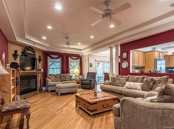 4th image of 292 Carrington Ln
