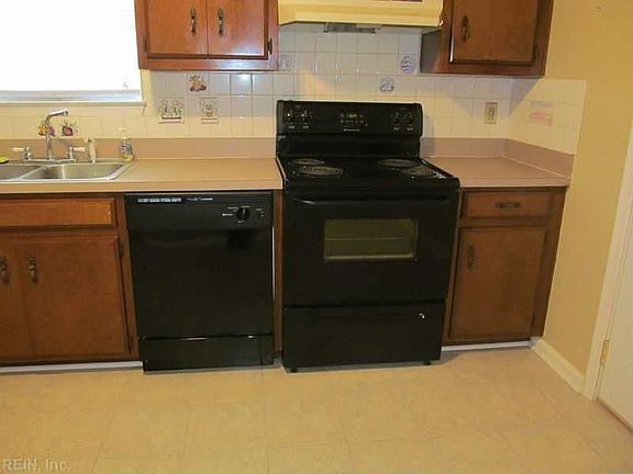 4th image of 727 Mainsail Dr