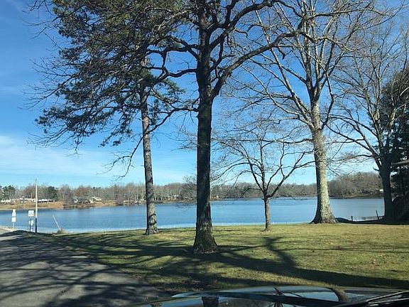 3rd image of 564 Idlewild Dr