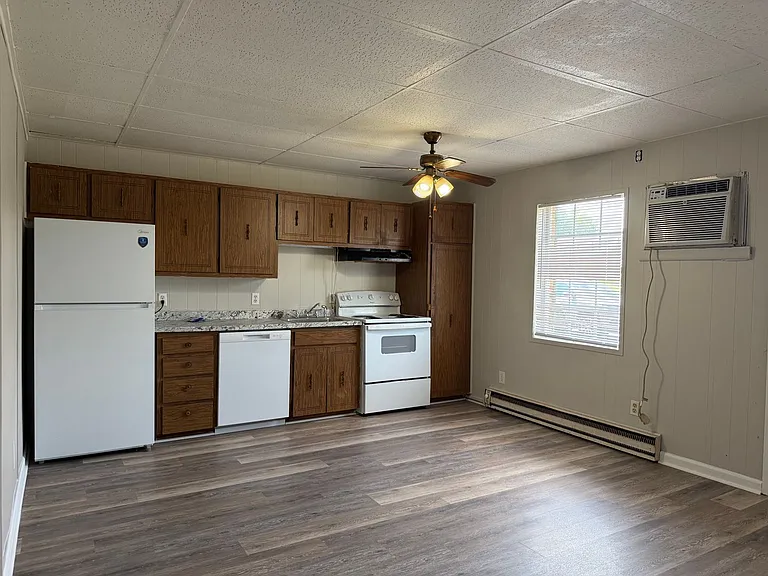 600 Crestview Dr — Photo 8