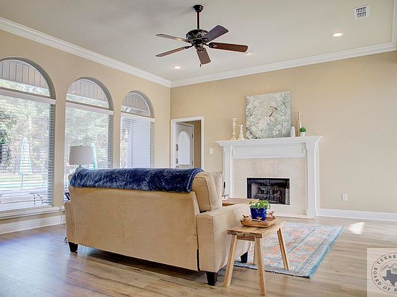 3rd image of 290 Shirley Ln