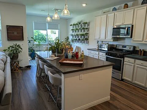 Blue Feather Cir — Photo 1