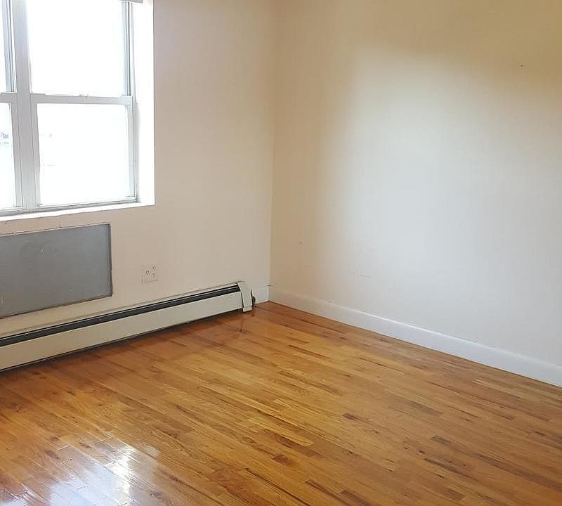 2nd image of 3022 32nd St APT 4B