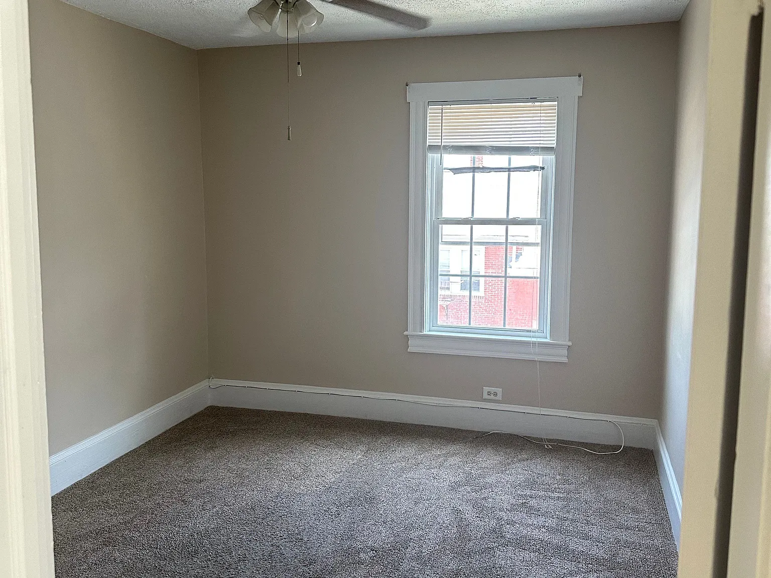 2 bed, 1.0 bath, 945 sqft, $1,600 — Photo 4