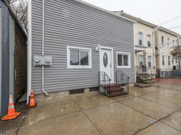 49 Sassafras St, Paterson City, NJ 07524
