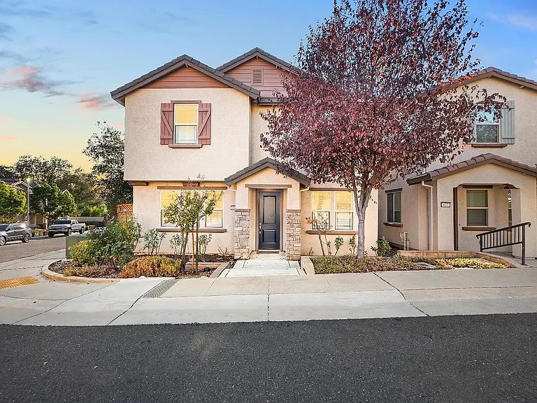 663 Addison Ln — Photo 17