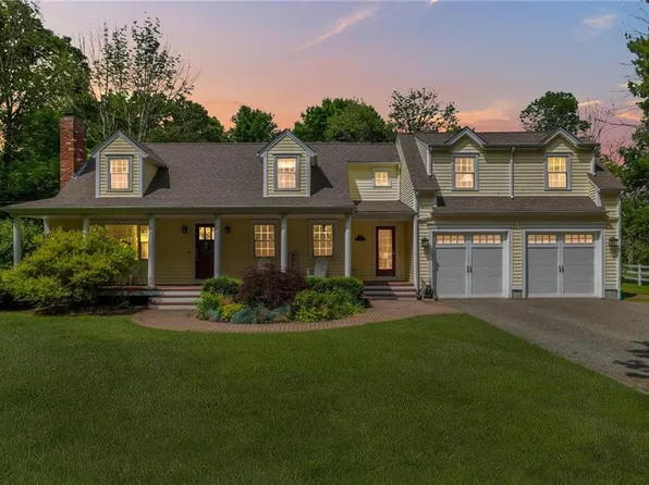 53 Trimtown Rd, Scituate, RI 02857
