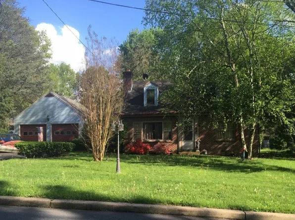 870 Beach St, Reading, PA 19605