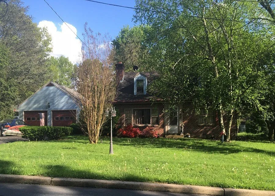 870 Beach St photo 1