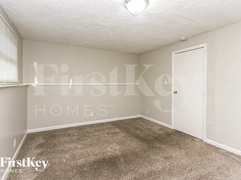 5717 Hacienda Ct — Photo 12