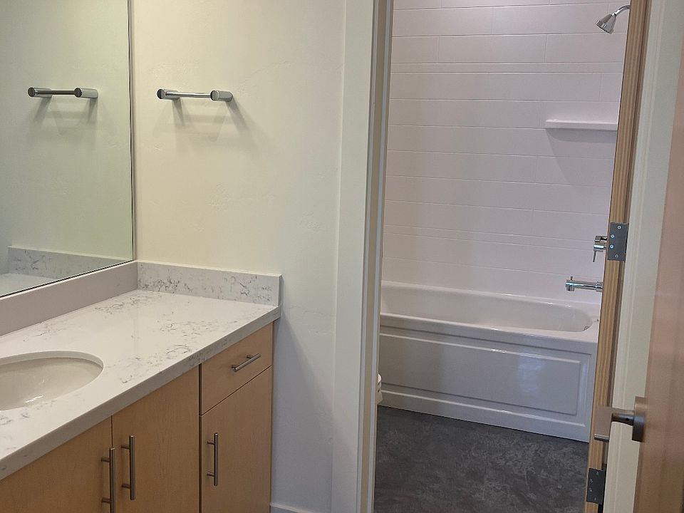 vic 2 bed bath _10282022