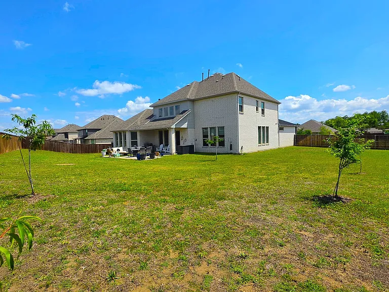 217 Longwood Dr — Photo 49