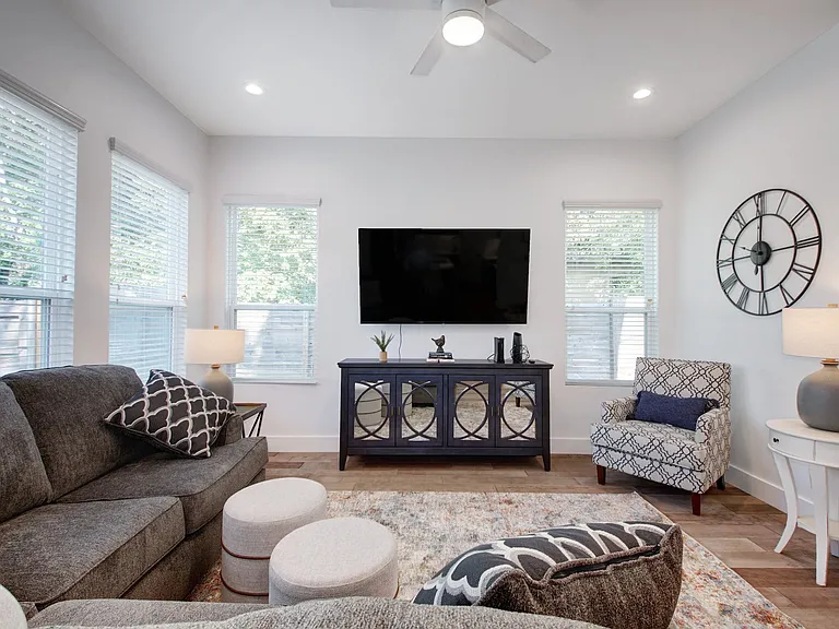 413 W Odell St #1 — Photo 3
