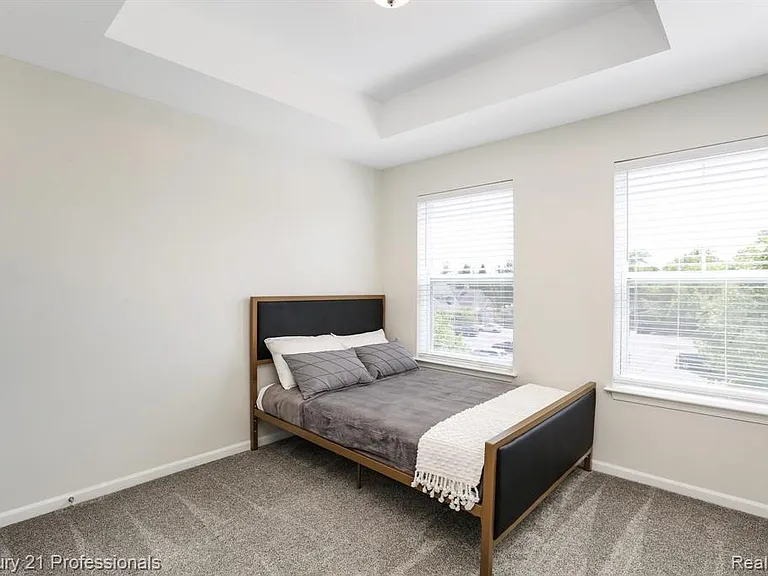 67 Kalter Dr — Photo 15