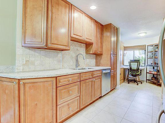 3rd image of 1599 Woodbridge Lakes Cir