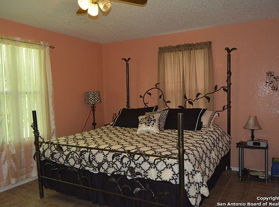 3rd image of 2409 Zanderson Ave
