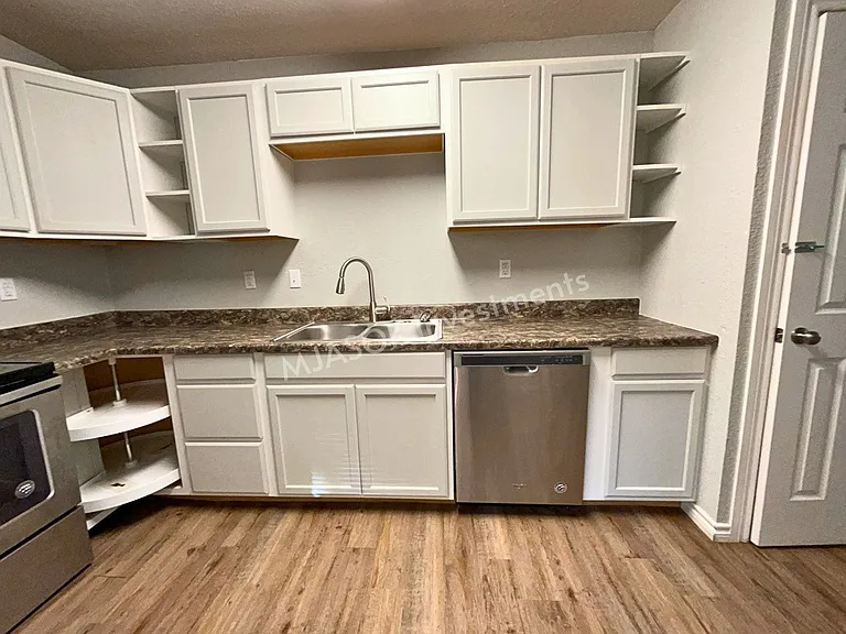 1713 NW Irwin Ave — Photo 7