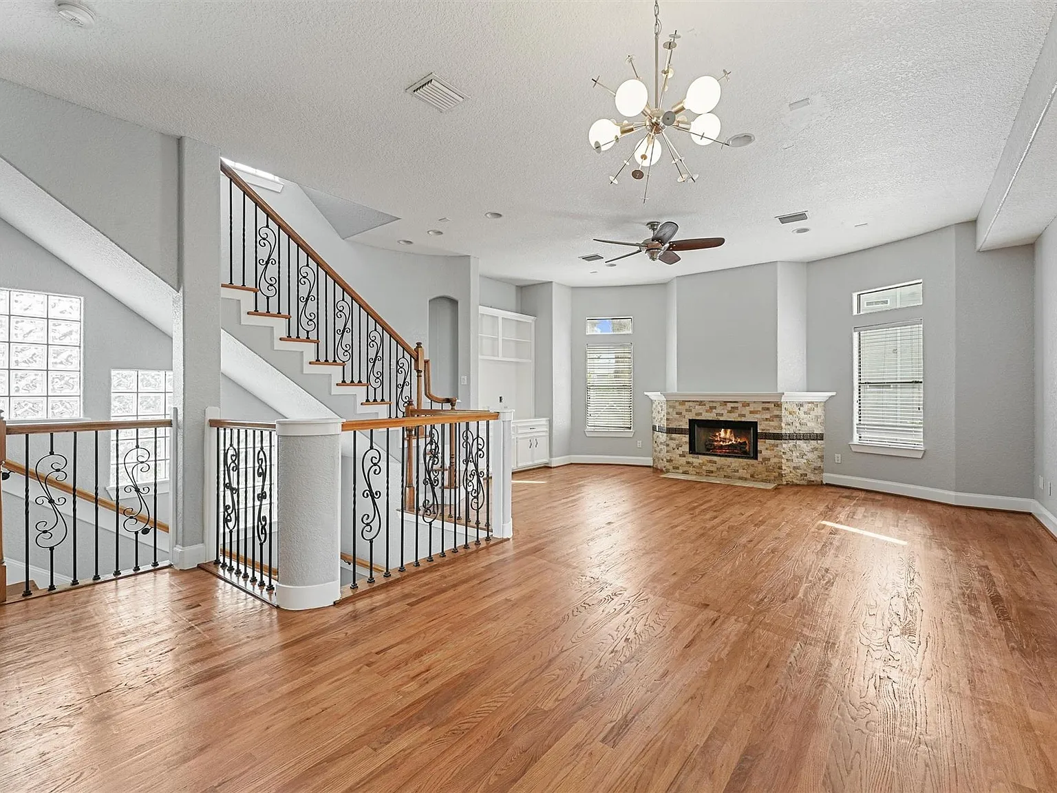 3 bed, 3.5 bath, 2096 sqft, $2,950 — Photo 4