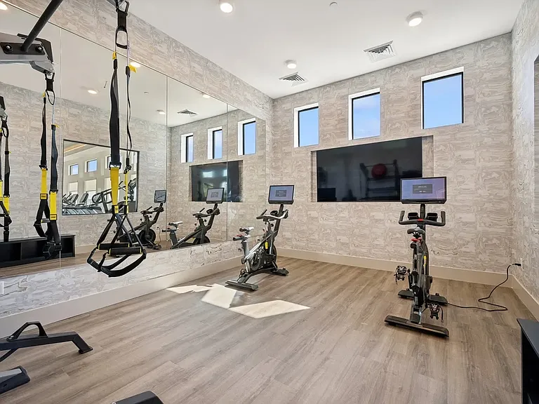 Longbow Luxury Apartments — Photo 18