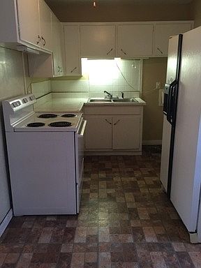 3rd image of 1916 S Woodland St