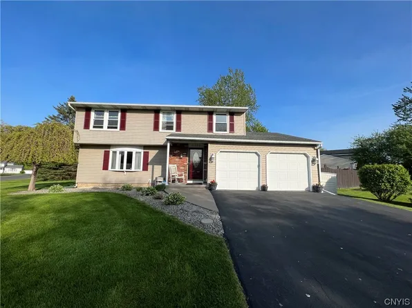 8044 Candela Ln, Clay, NY 13041