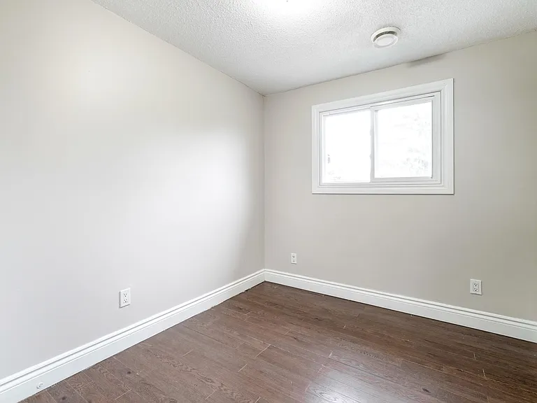 23 Harmony Rd S — Photo 14