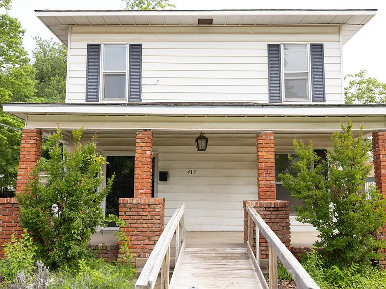 413 E Hazel Ave — Photo 1