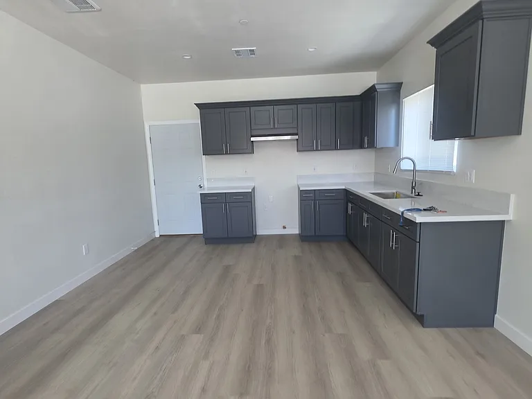 7472 Guthrie St — Photo 10