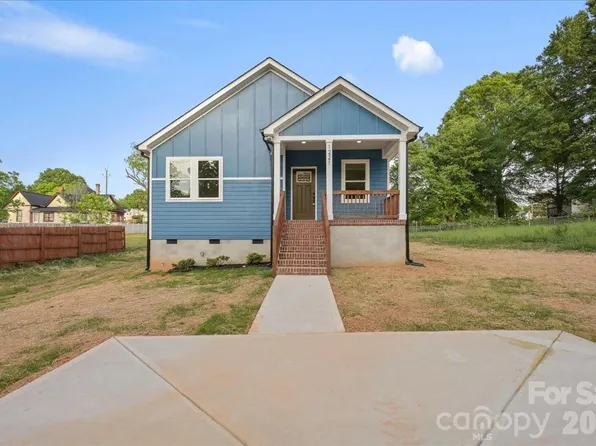 1221 7th St, Statesville, NC 28677