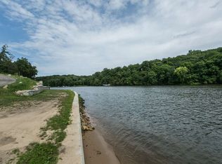 20643 Kayak Ct, Manchester, IA 52057