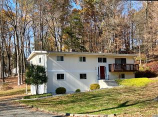 20 E Hunting Ridge Rd, Stamford, CT 06903