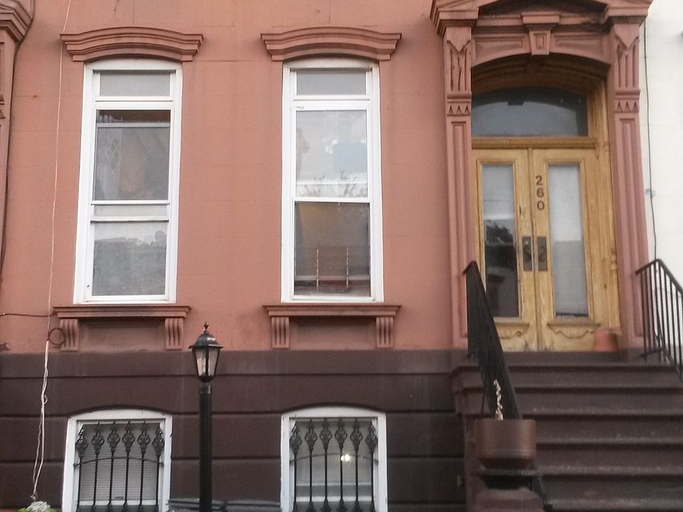1st image of 260 Putnam Avenue
