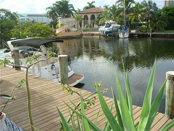 4th image of 307 Poinciana Dr