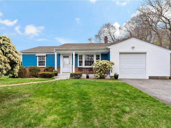 25 Ferncrest Dr E, Riverside, RI 02915