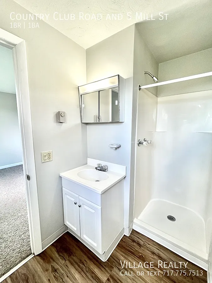 Beautiful location, fantastic price! Quiet countryside 1-bed w/ off-street parking! — Photo 2