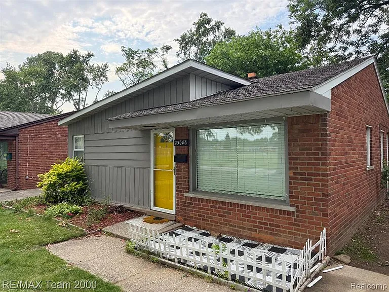 25086 Annapolis St — Photo 2