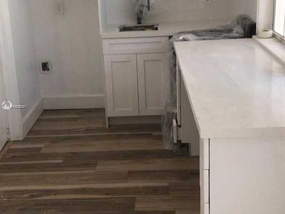 4th image of 1407 SW 27th Ct