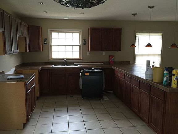 2nd image of 445 Elladale Dr SE