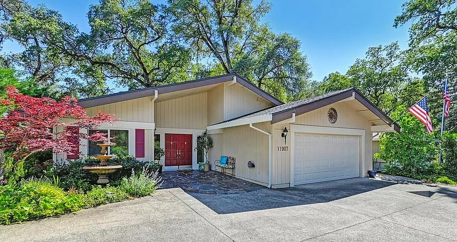 11907 Doe Ln photo 1
