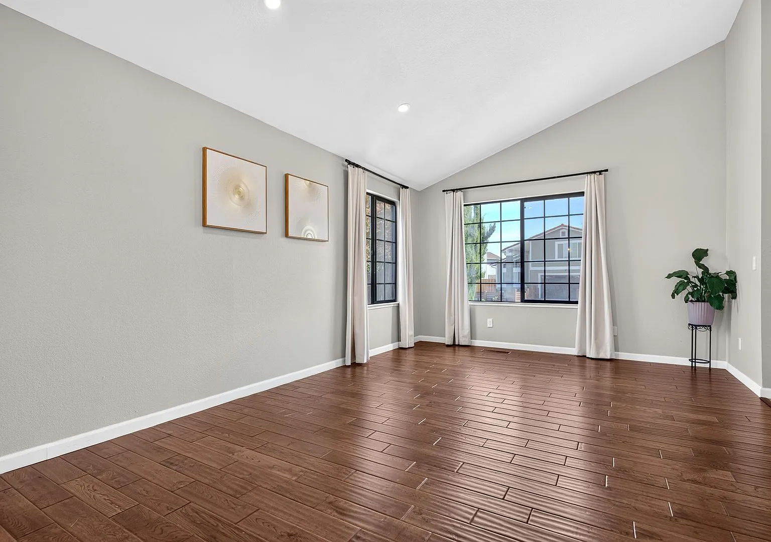Gorgeous 4-Bedroom Hercules Home w/ Bay View — Photo 3