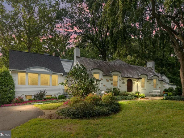 7058 Idylwood Rd, Falls Church, VA 22043
