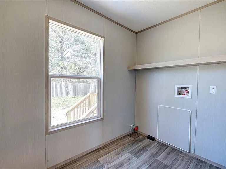 81 Popham Rd — Photo 18