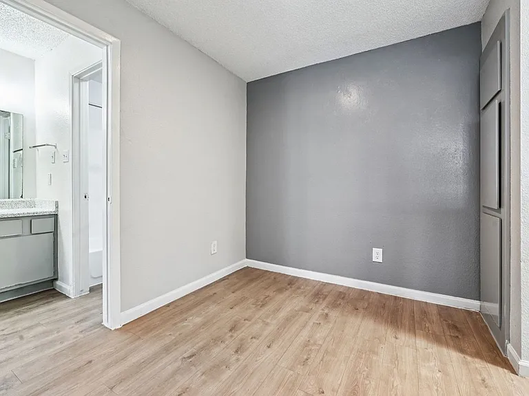 Pine Creek Apartments — Photo 48